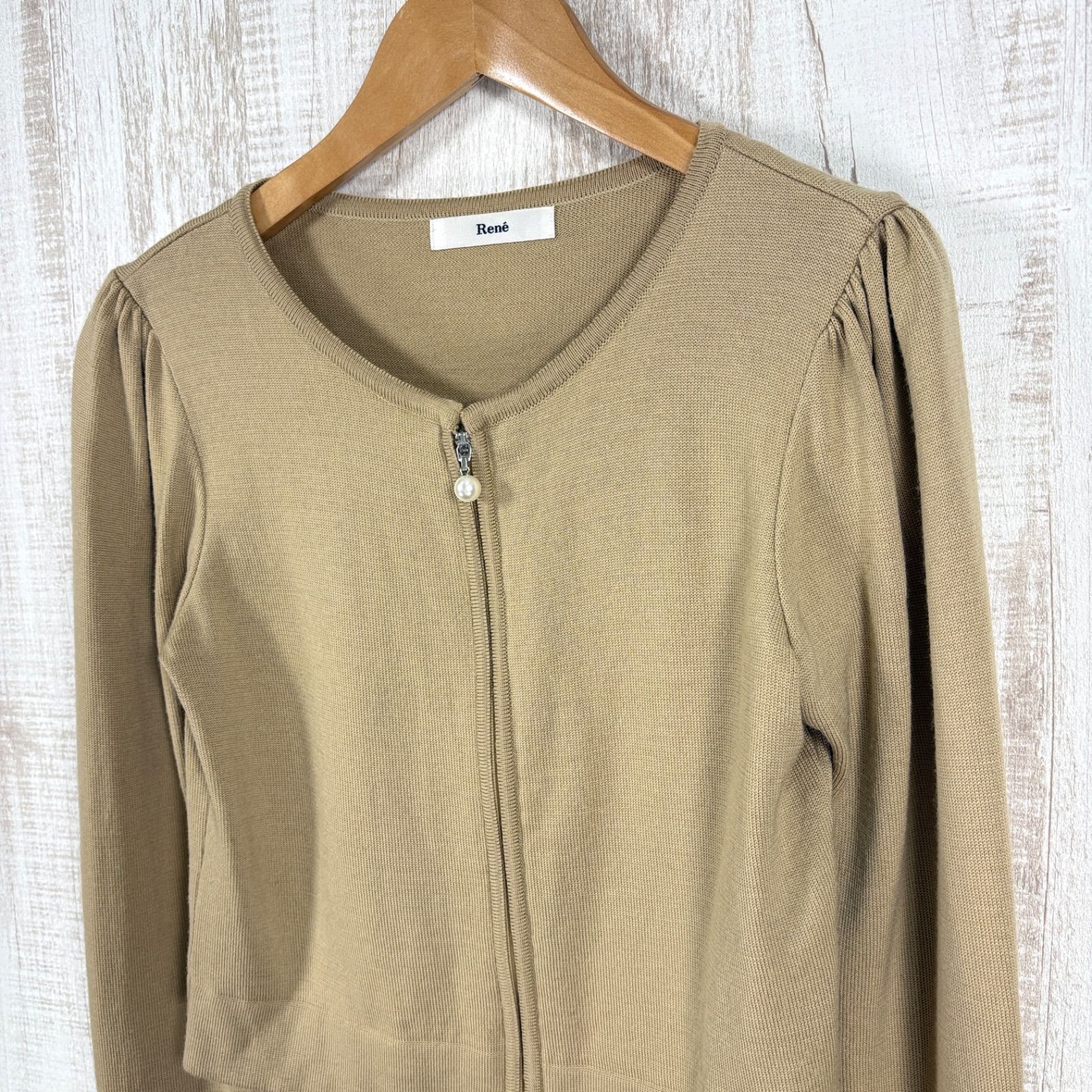Rene ルネ ワンポイントロゴ パール ダブルジップアップ ウールニット