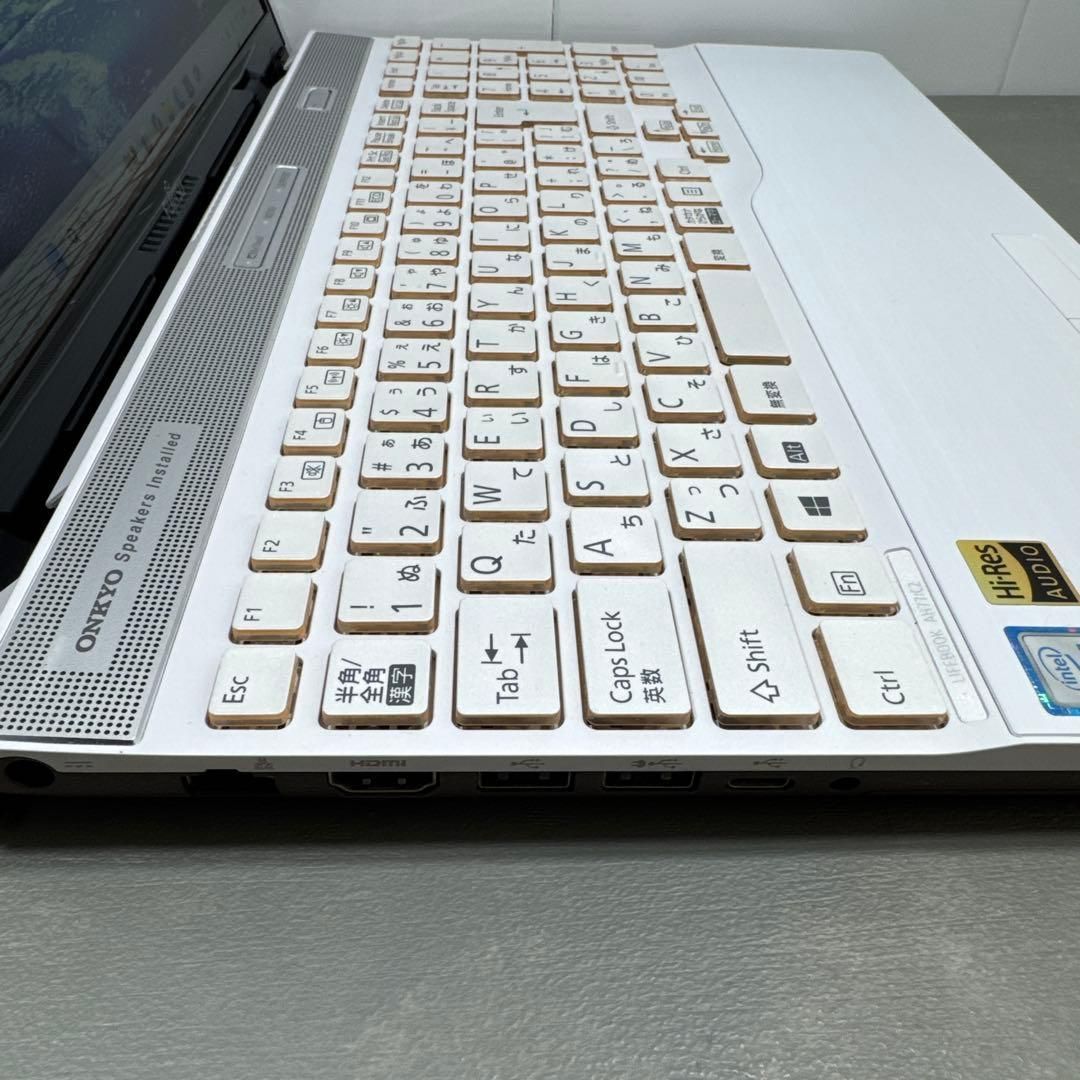 極上】富士通プレミアムホワイト☘️8世代i7☘️SSD256GB+HDD1TB