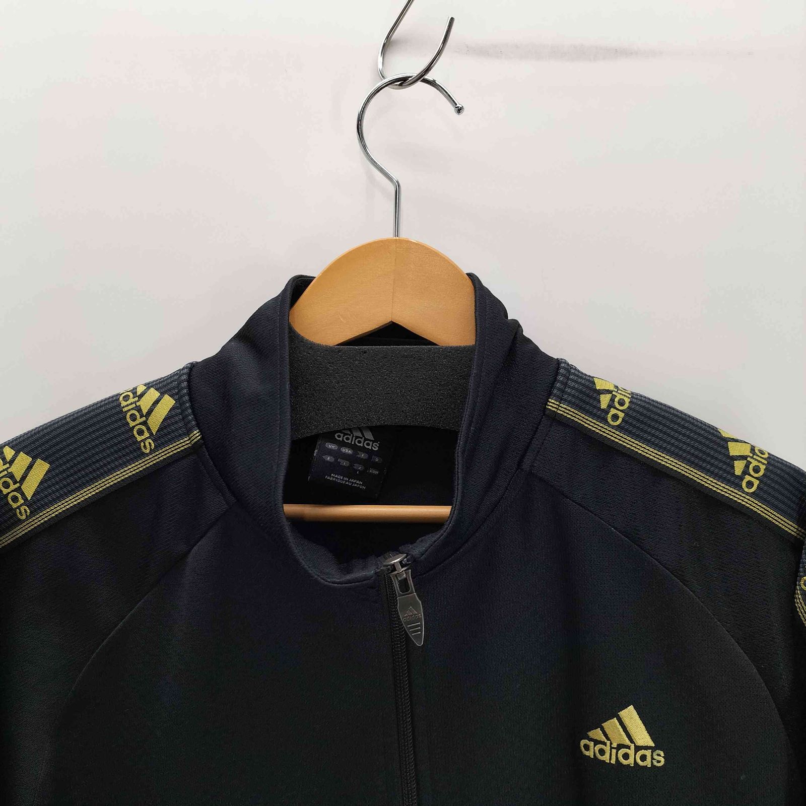 adidas 00s トラックジャケット 黒タグ 万国旗タグ　ジャージ adidas トラックジャケット 万国旗タグ 00s - メルカリ