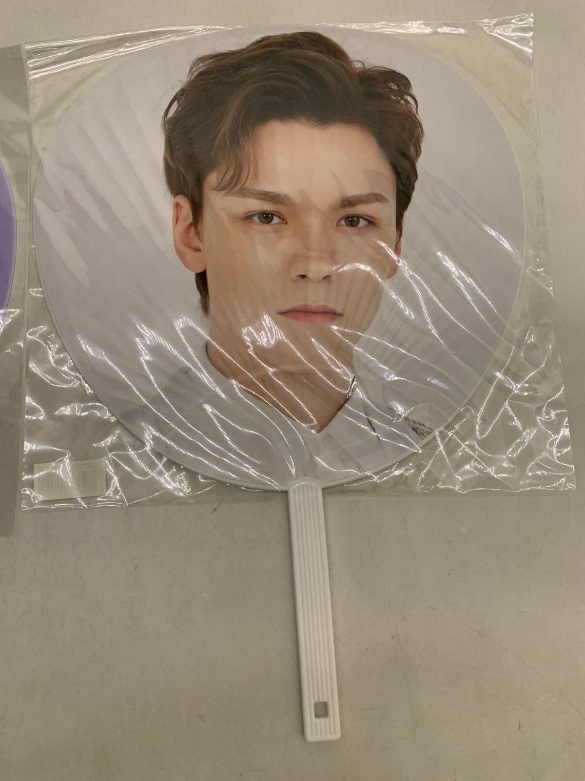未開封 SEVENTEEN VERNON うちわ 2枚セット - メルカリ