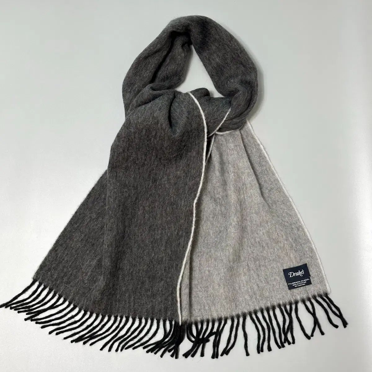 Drakes ドレイクス ダブルフェイス マフラー (グレー & チャコール