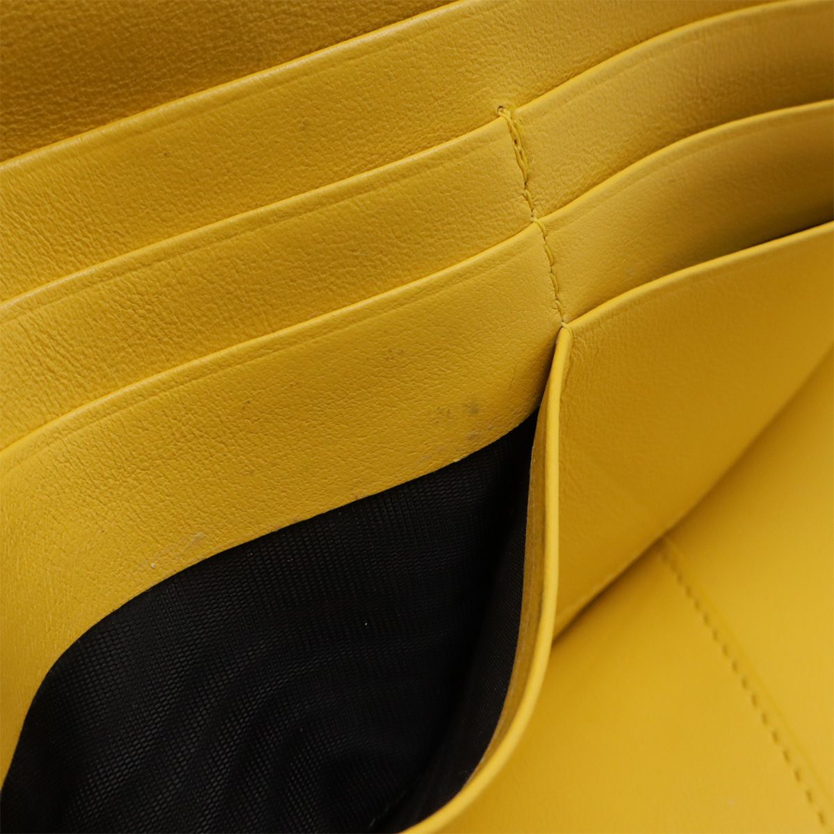 FENDI(フェンディ) &frasl; モンスター&frasl;ショルダーバッグ&frasl;レザー&frasl;グリーン FENDI フェンディ モンスター ショルダーバッグ ポシェット 斜め掛け 2WAY クラッチバッグ レザー ブラック 黒 イエロー 黄色 7M0284