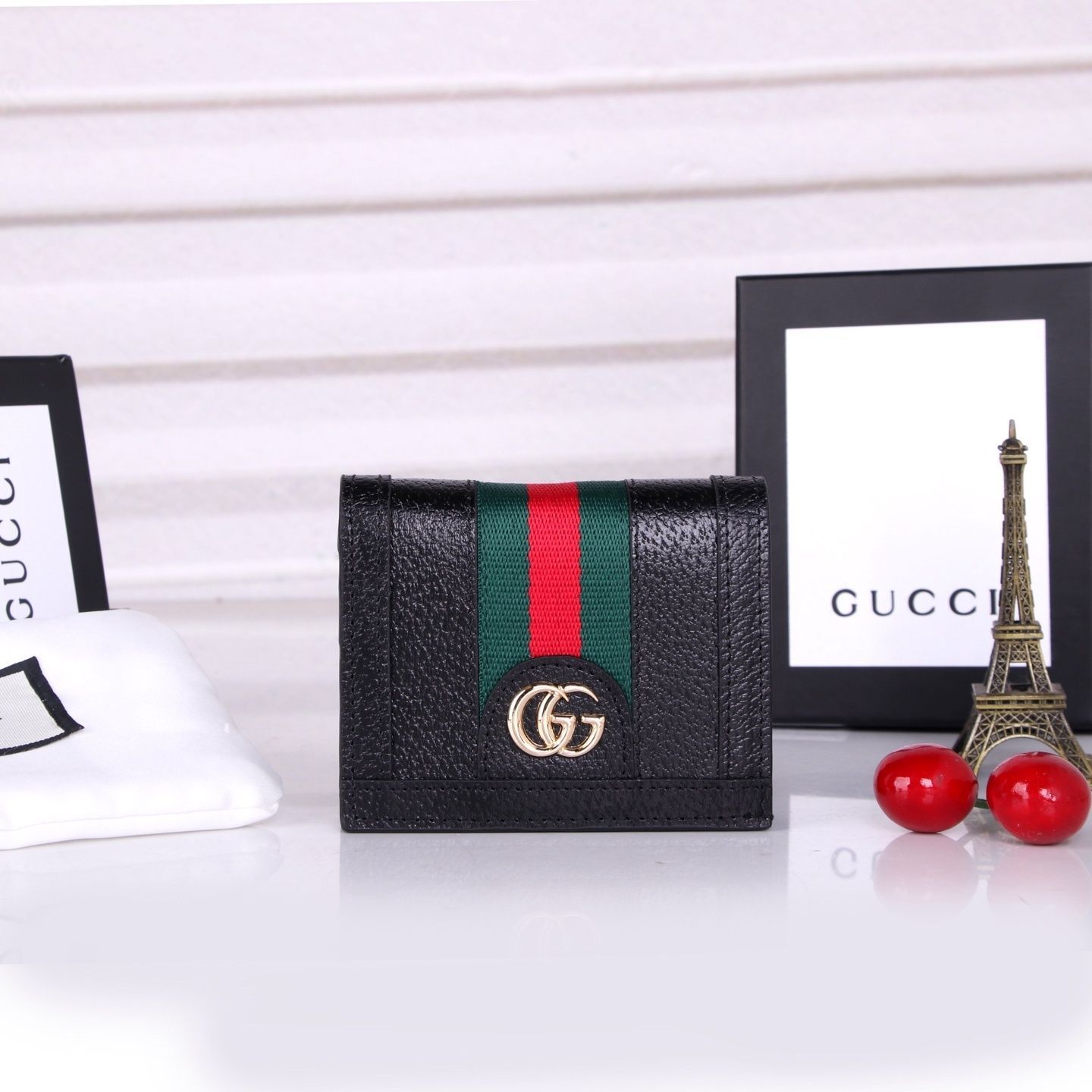 GUCCI 最終お値下げ 最終値下げ！ 期間限定☆ GUCCI グッチ 折り財布 小銭入れ - メルカリ