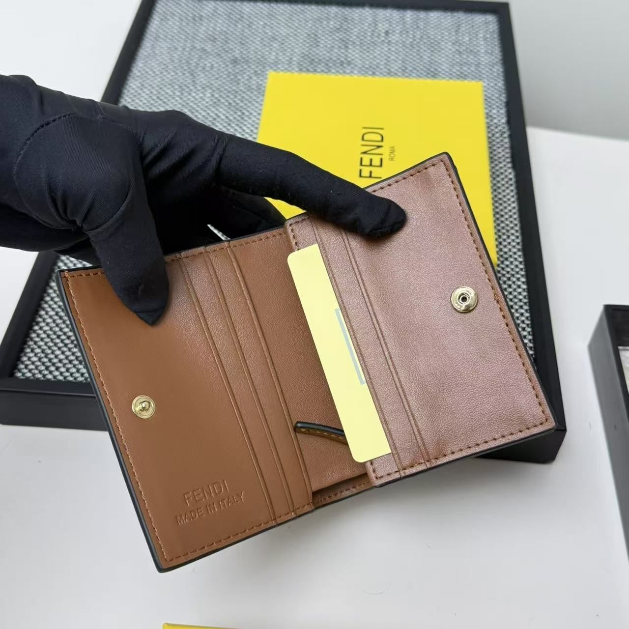 付属付 限定品 FENDI フェンディ ウォレット 折り財布 小銭入れ - メルカリ