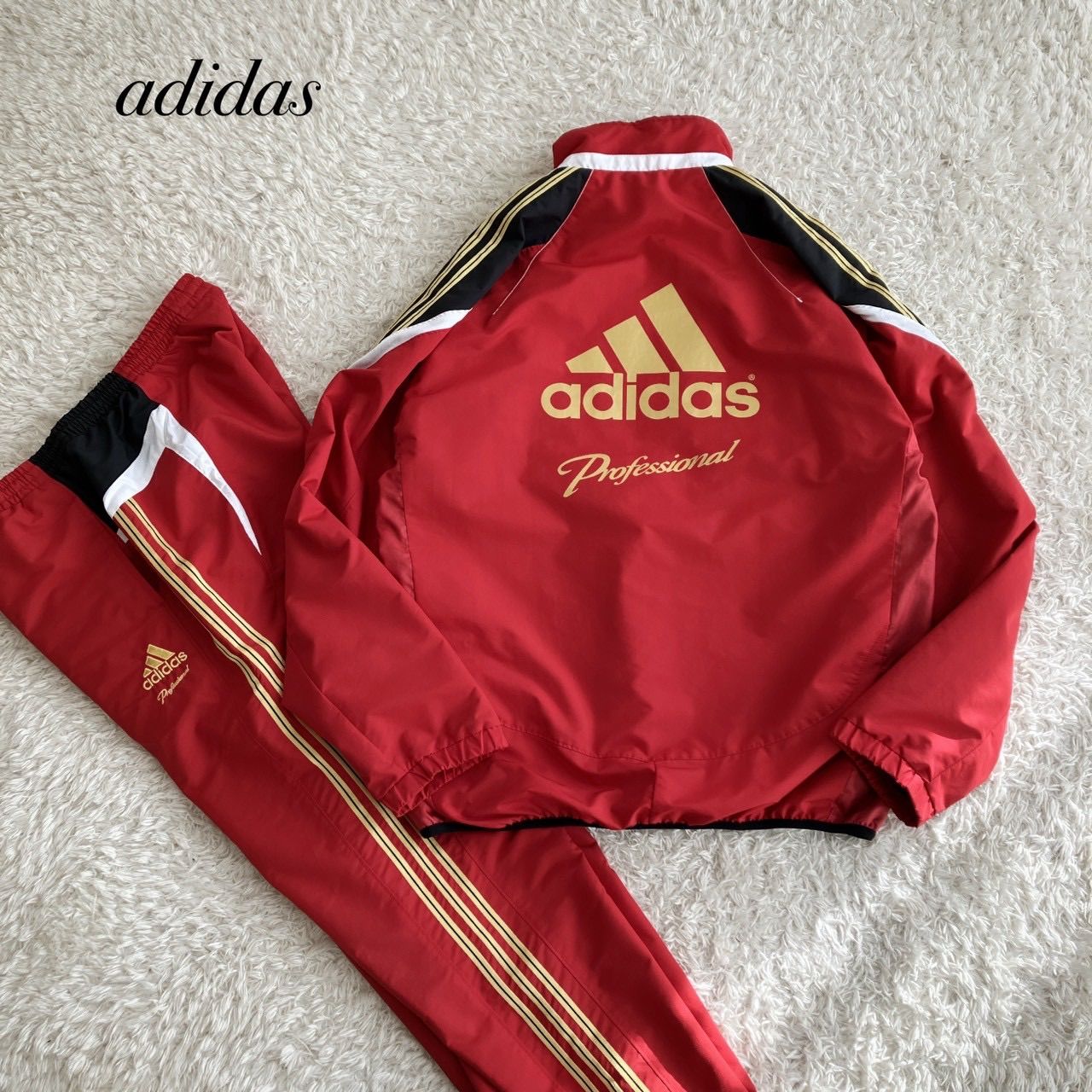 が*る様 アディダスプロフェッショナル ウインドブレーカーセットアップ 赤・白・ adidas アディダスプロフェッショナル ウインドブレーカー Vジャン