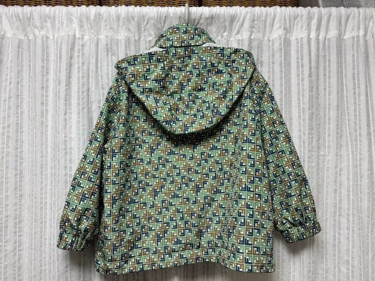 正規品 FENDI フェンディ キッズ FF ロゴ パータン ウィンドブレーカー