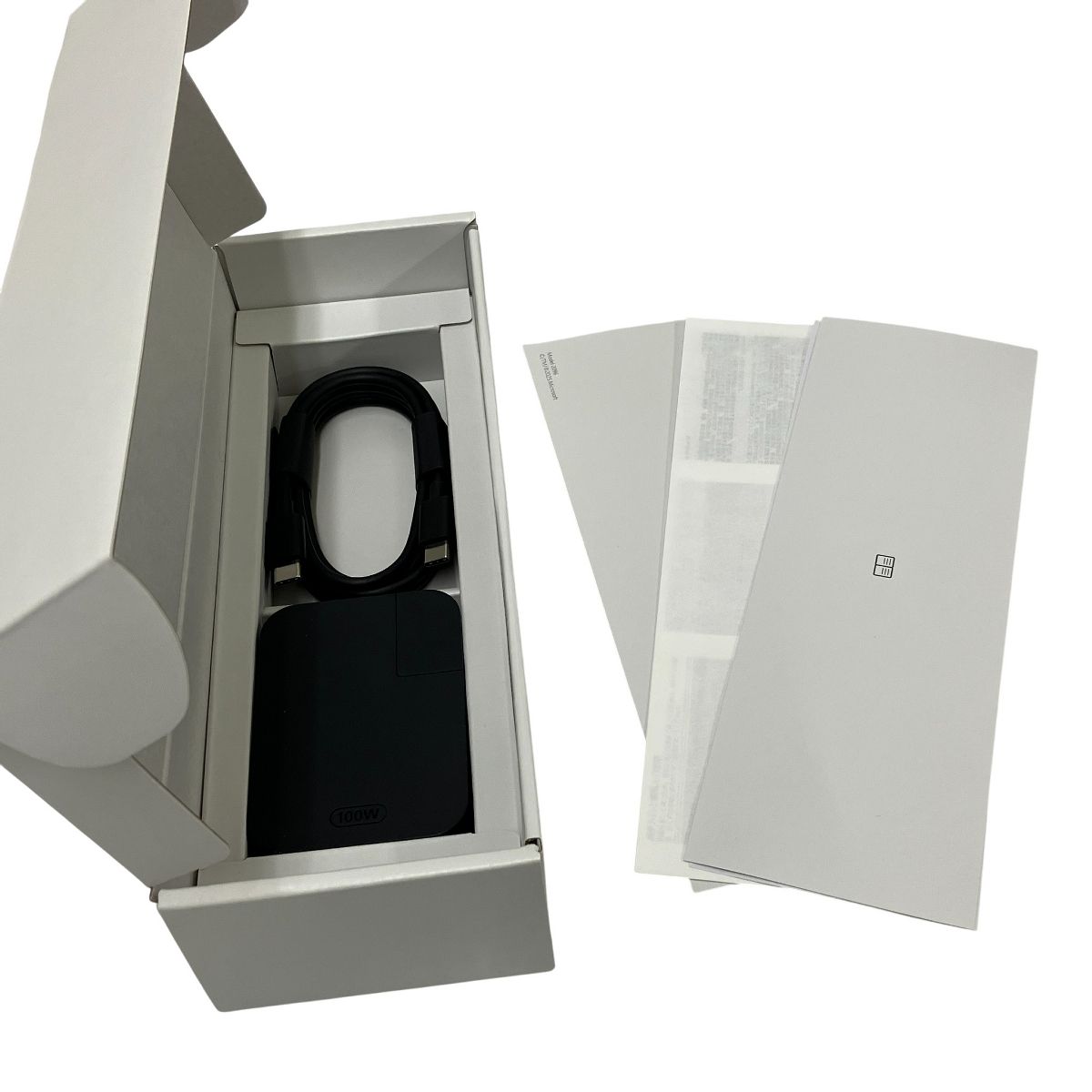 Microsoft Surface USB4 ドック EP2-19845 PC 周辺 機器 中古