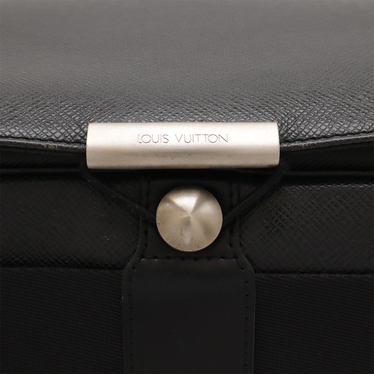 LOUIS VUITTON ルイ ヴィトン タイガ ヴィクトール ショルダーバッグ