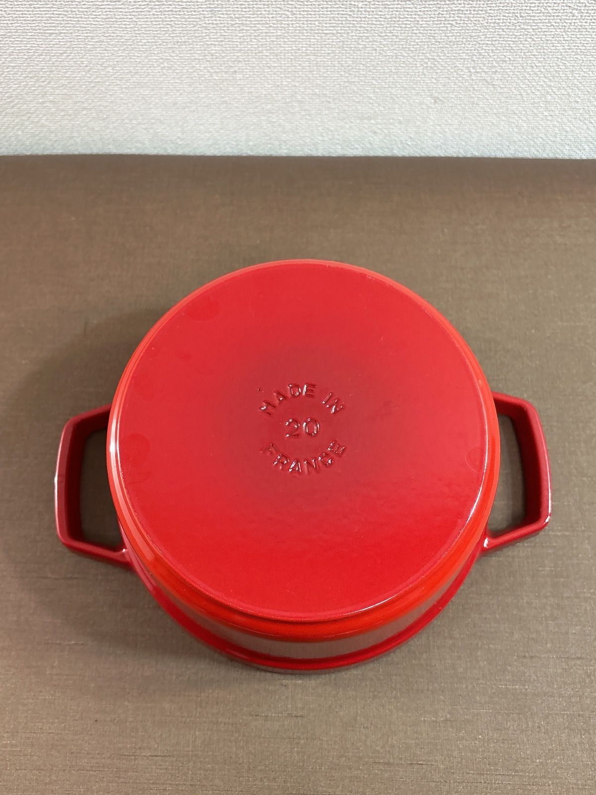 チェリーレッド