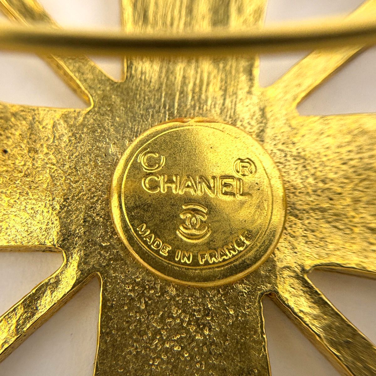 中古　美品　シャネル　ブローチ　ロゴ　ストーン CHANEL（シャネル） ロゴ カラーストーン ブローチ グリポア ブローチ