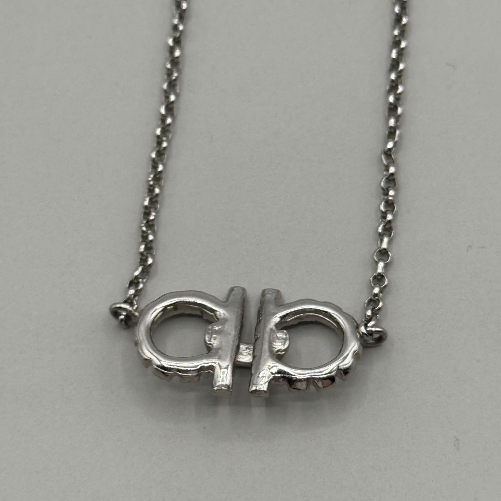 極美品 サルヴァトーレフェラガモ ガンチーニ ネックレス シルバー 銀