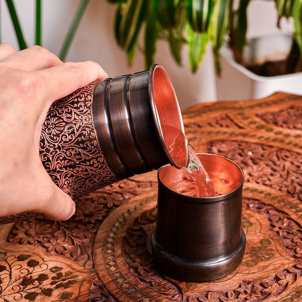 アーユルヴェーダ 高級銅製コップ付き水差し ダマスク柄が美しい