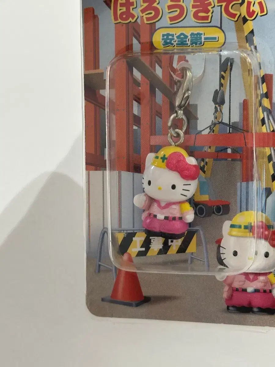 ハローキティ 工事現場　安全第一　ストラップ ハローキティ 工事現場 安全第一 ストラップ キャラクターグッズ