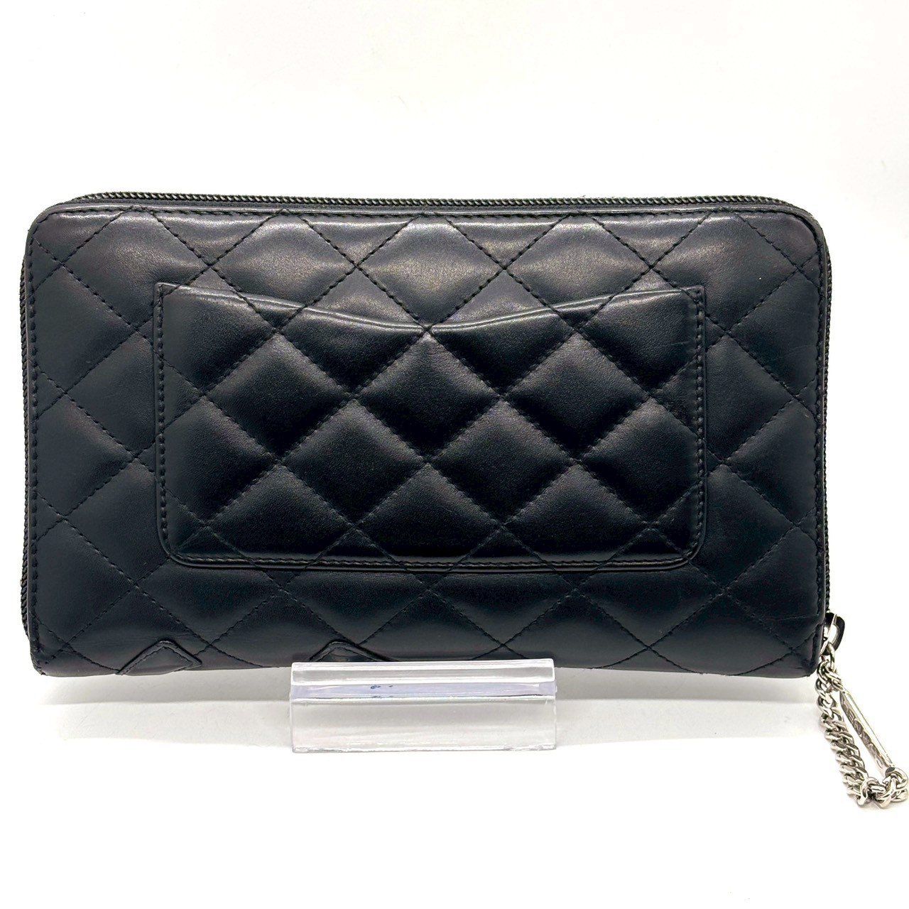 芯を持つ黒に、遊び心】 CHANEL 長財布 ラウンドファスナー