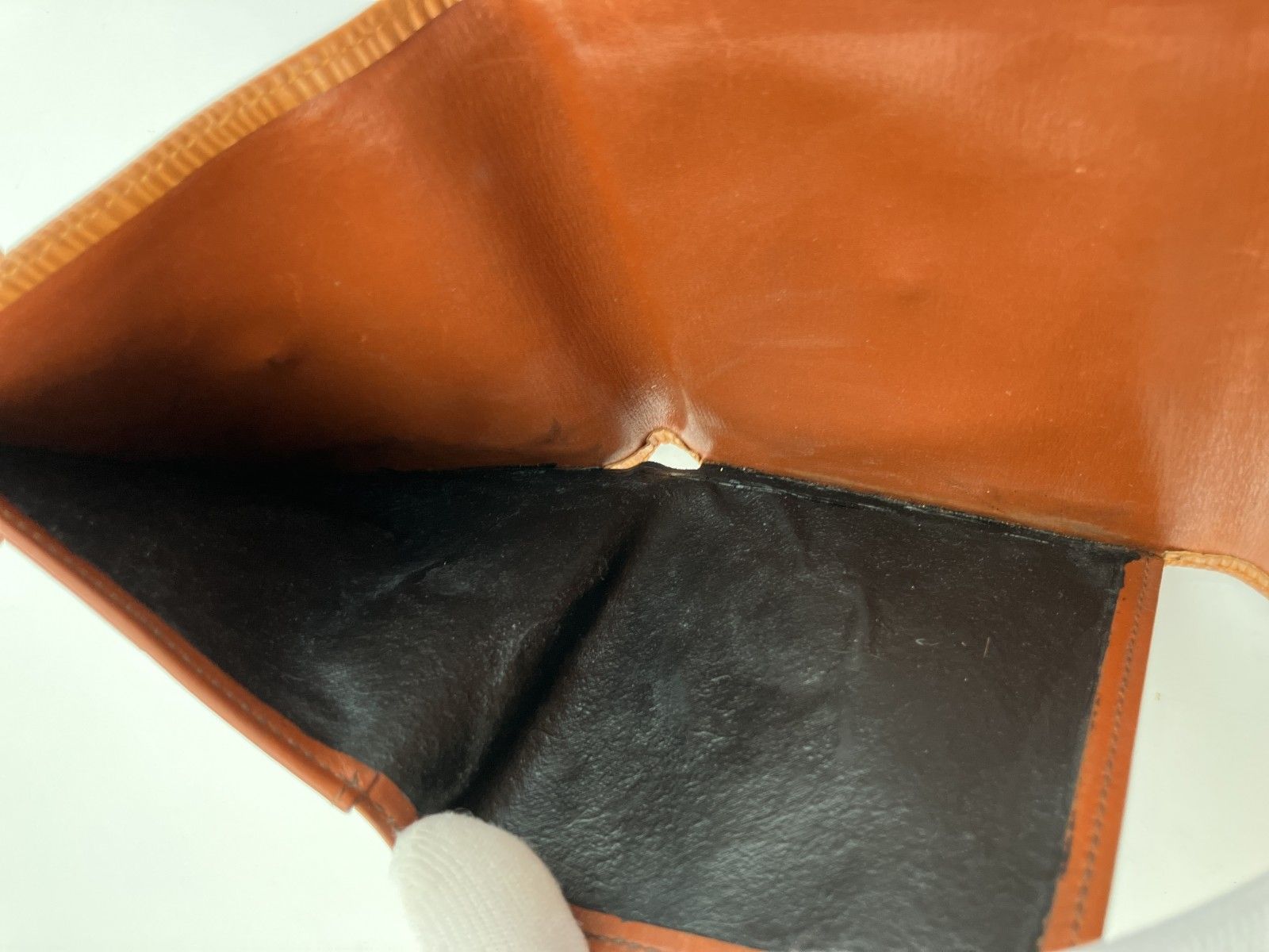 ルイヴィトン エピ 二つ折り財布 タン キャメル 茶 コンパクト財布 