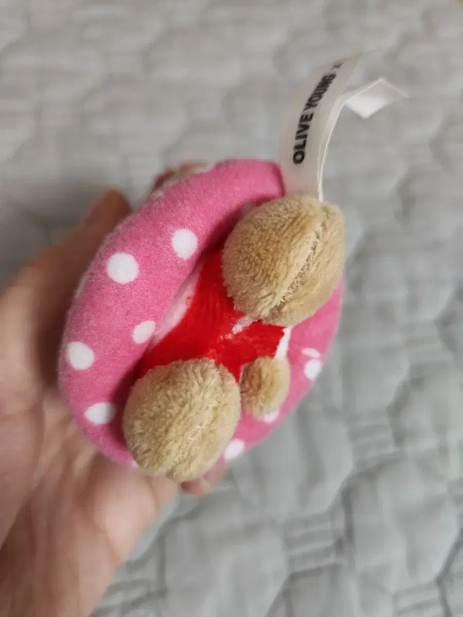 OLIVE YOUNG オリーブヤング タンニング ハローキティ キーホルダー