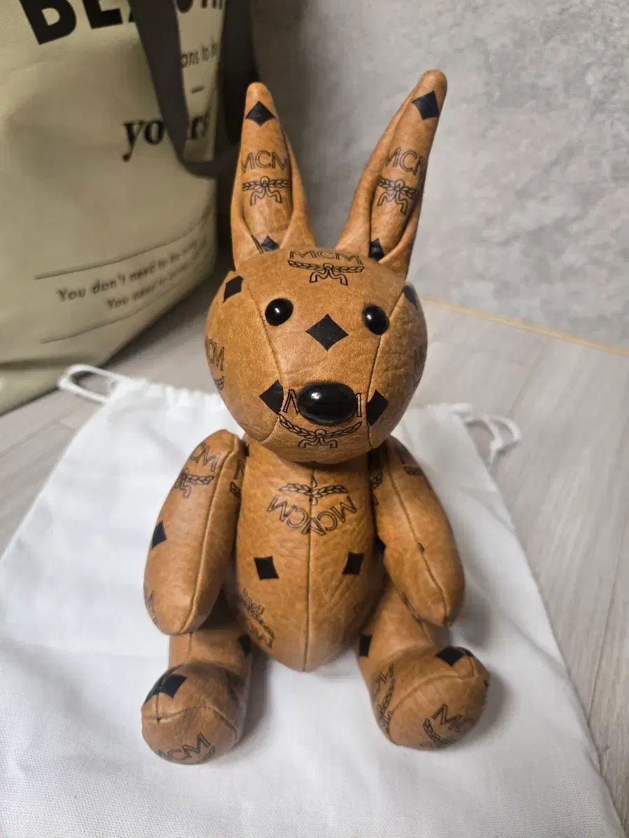 MCM エム シー エム うさぎ ぬいぐるみ ブラウン - メルカリ