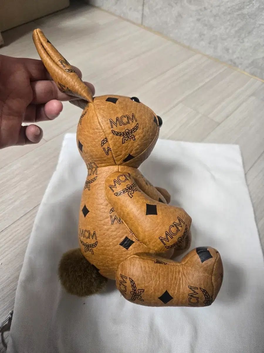 MCM エム シー エム うさぎ ぬいぐるみ ブラウン - メルカリ