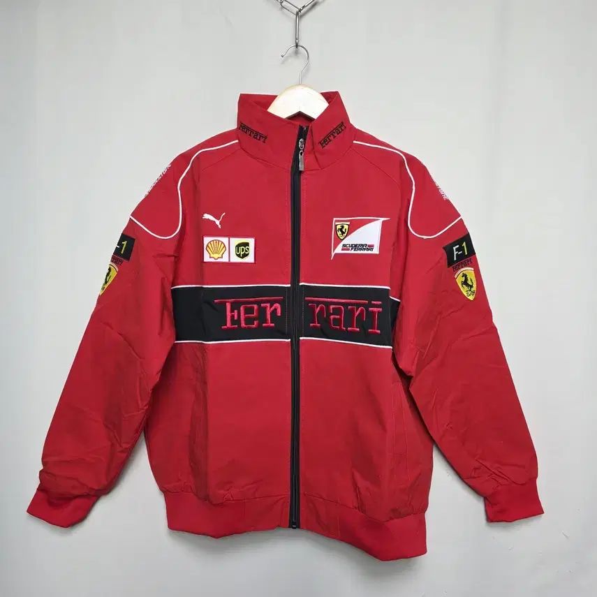FERRARI 刺繍ロゴ入りデザイン ジャケット新品未使用品　XLサイズ 新品) Ferrari メンズ レーシング 刺繍 パッチ ジャケット XL - メルカリ