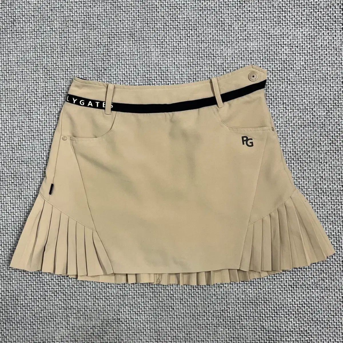 パーリーゲイツ ゴルフ スカート ベージュ プリーツスカート - メルカリ