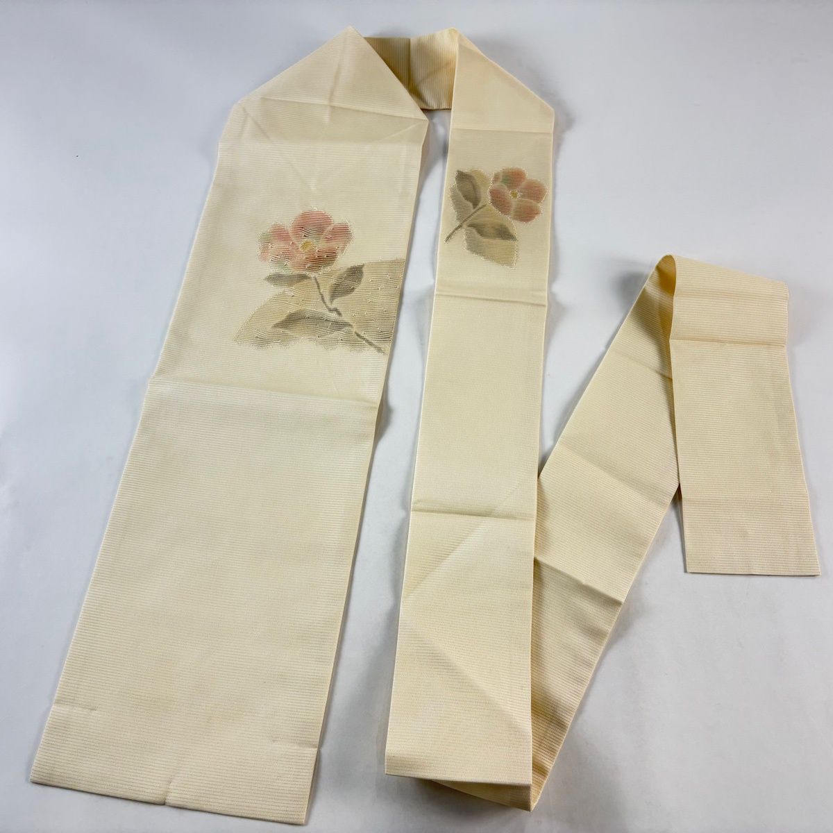 名古屋帯 秀品 落款 夏帯 絽 草花 刺繍 銀彩 クリーム 正絹 中古 【月