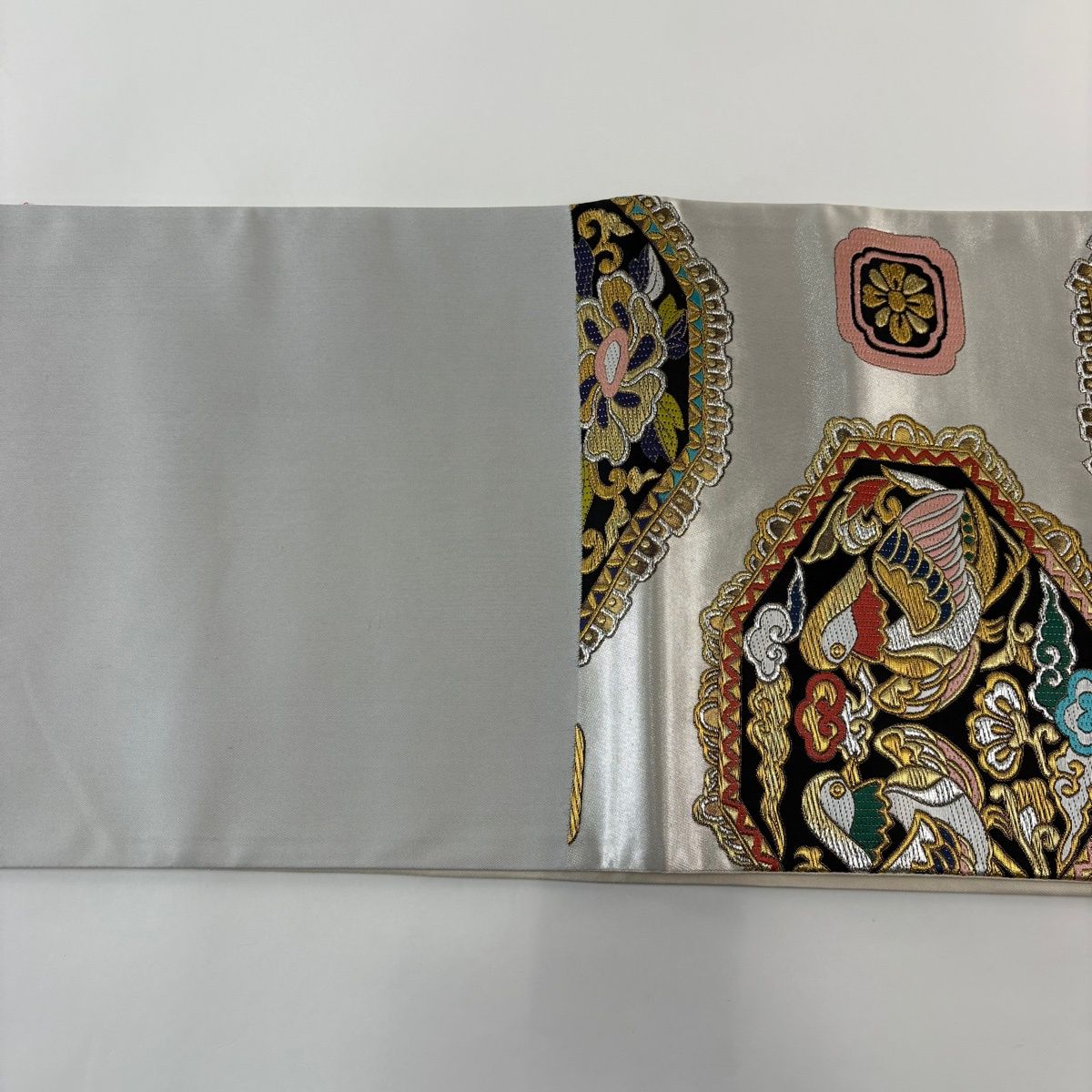 袋帯 秀品 向かい鳥 花唐草 金銀糸 箔 銀色 六通 正絹 【中古】 - メルカリ