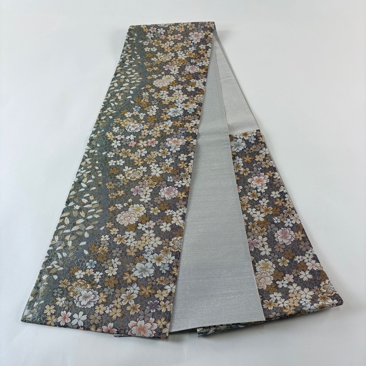 美品】 袋帯 秀品 桜 花びら 刺繍 金糸 灰色 六通 正絹 【中古