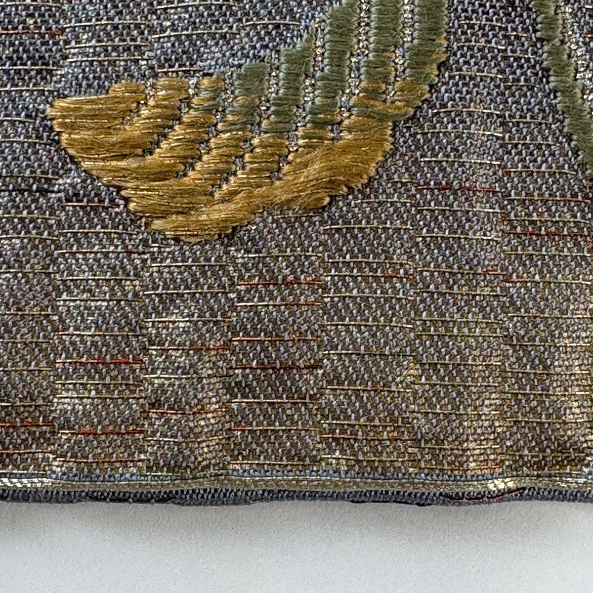 袋帯 秀品 向かい鳥 花唐草 刺繍 箔 灰紫 六通 正絹 【中古】 - メルカリ