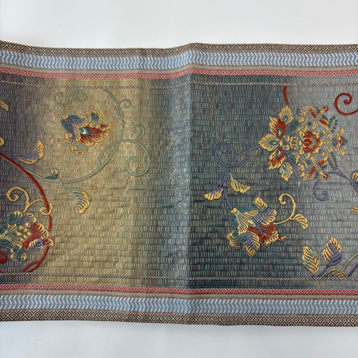 正絹　六通袋帯【花　鳥　紫】 袋帯 秀品 向かい鳥 花唐草 刺繍 箔 灰紫 六通 正絹 【中古】 - メルカリ