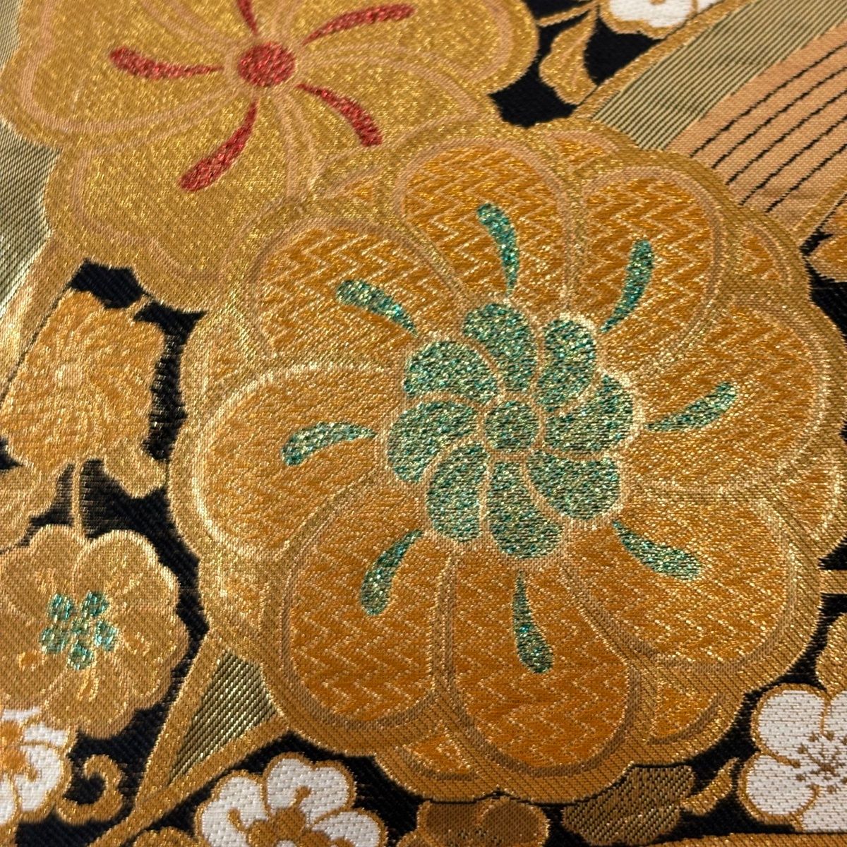 美品】 袋帯 秀品 蝶 草花 金糸 箔 金色 六通 正絹｜中古・古着・