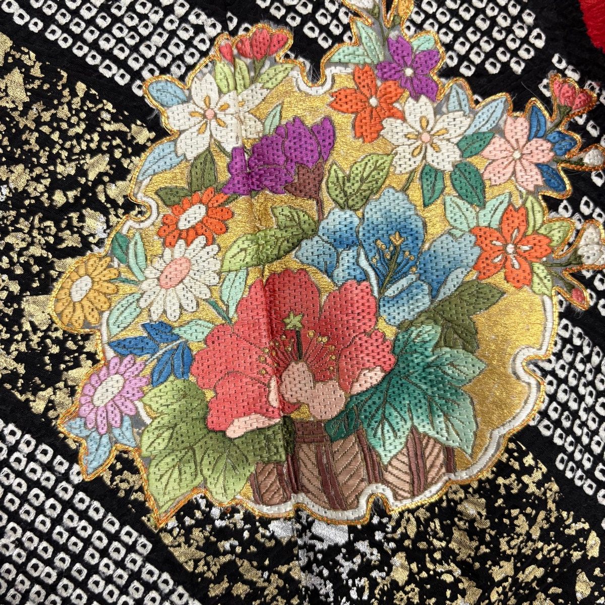 振袖 身丈158cm 裄丈65cm M 袷 雪輪 草花 刺繍 絞り 赤 正絹 秀品
