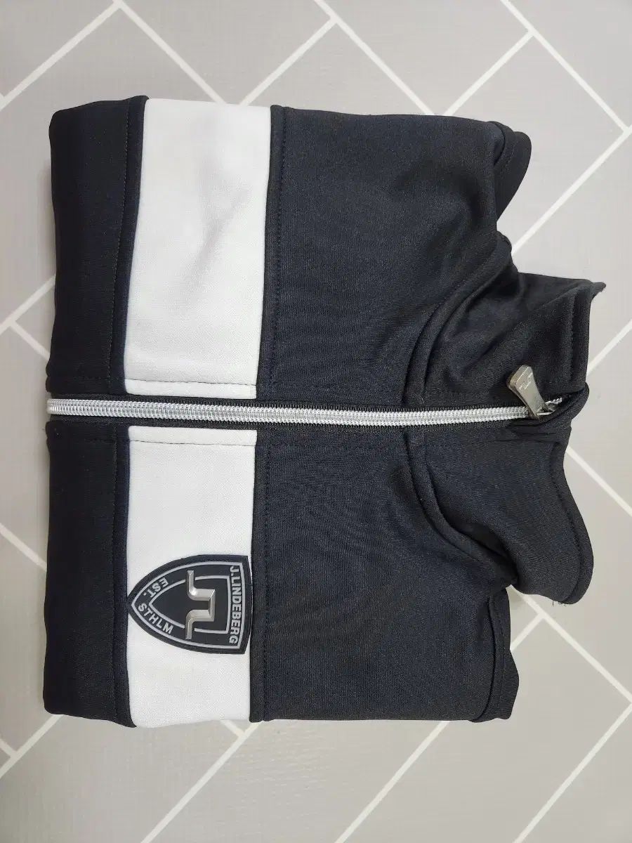 J.LINDEBERG(J.リンドバーグ) レディース ブラック ジップアップ