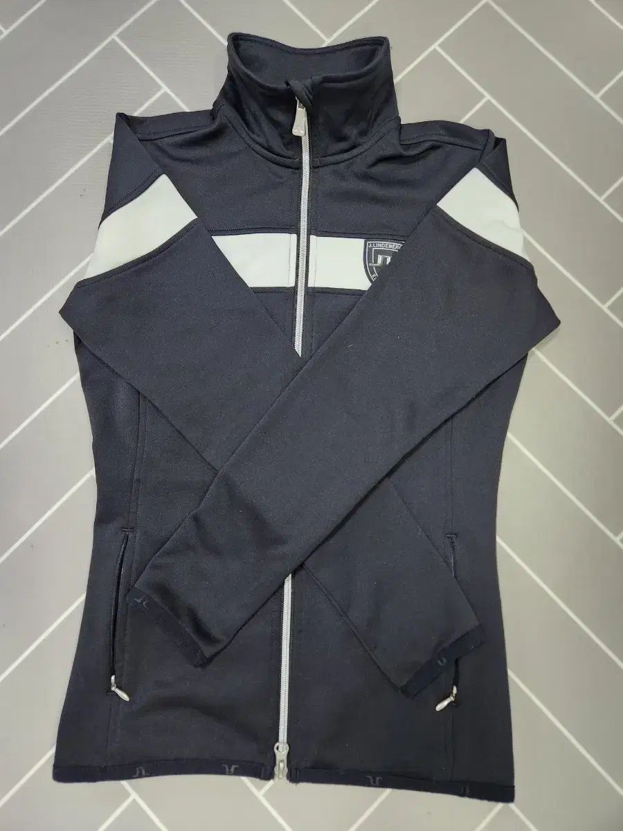 J.LINDEBERG(J.リンドバーグ) レディース ブラック ジップアップ