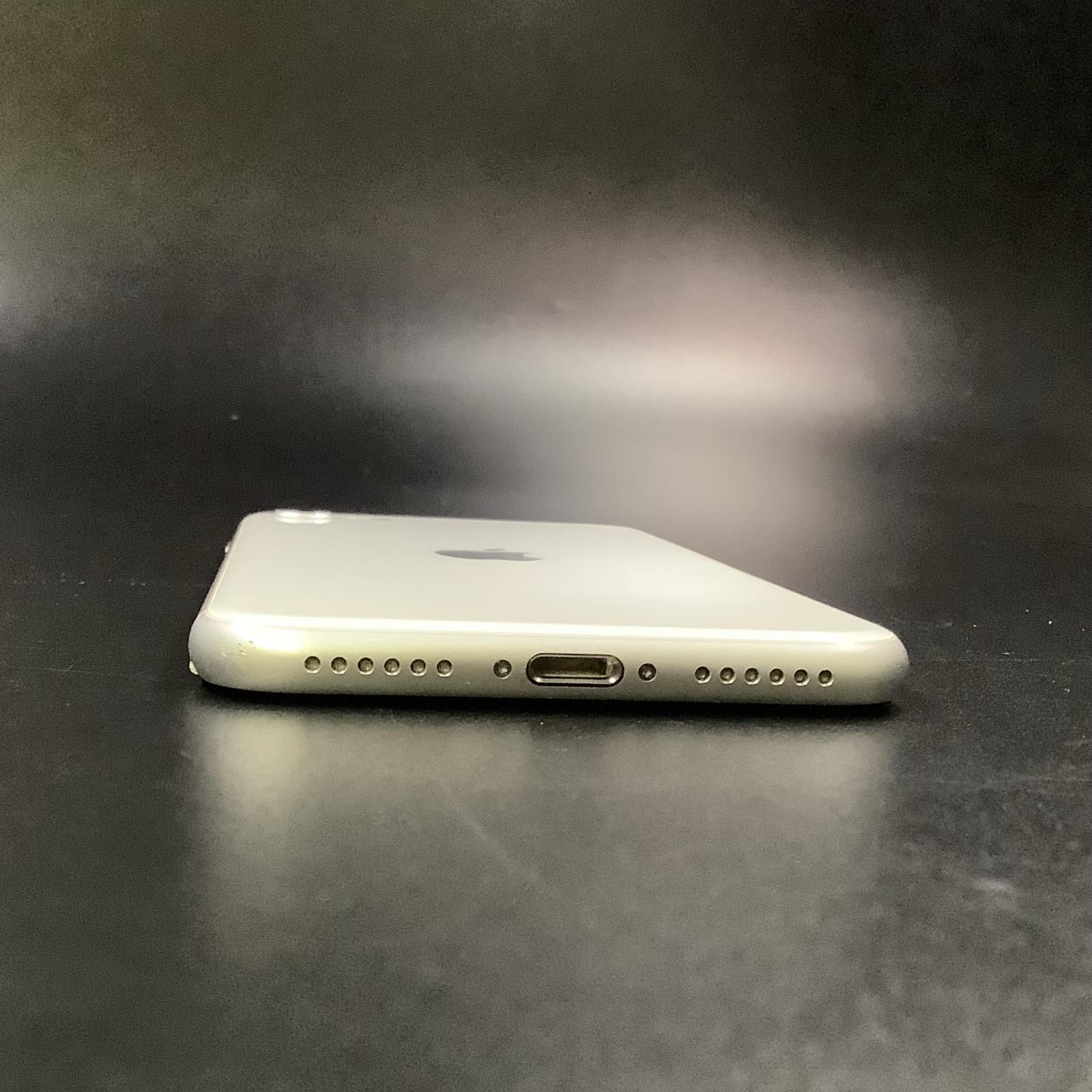 最速発送】 iPhone SE（第2世代） 64GB ホワイト au SIMフリー 白ロム