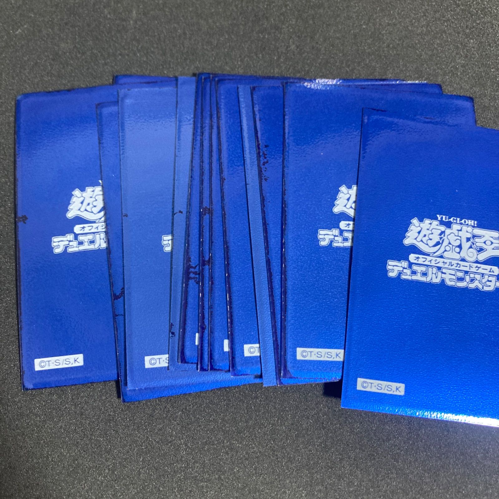 【お値下げ可】 遊戯王　スリーブ　初期青　55枚 初期ロゴ 青 スリーブ サプライ プロテクター 52枚 - メルカリ