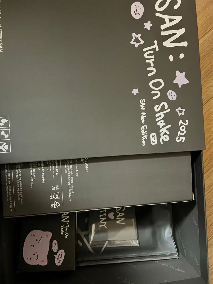 ATEEZ エイティーズ アチズ サン Tシャツ