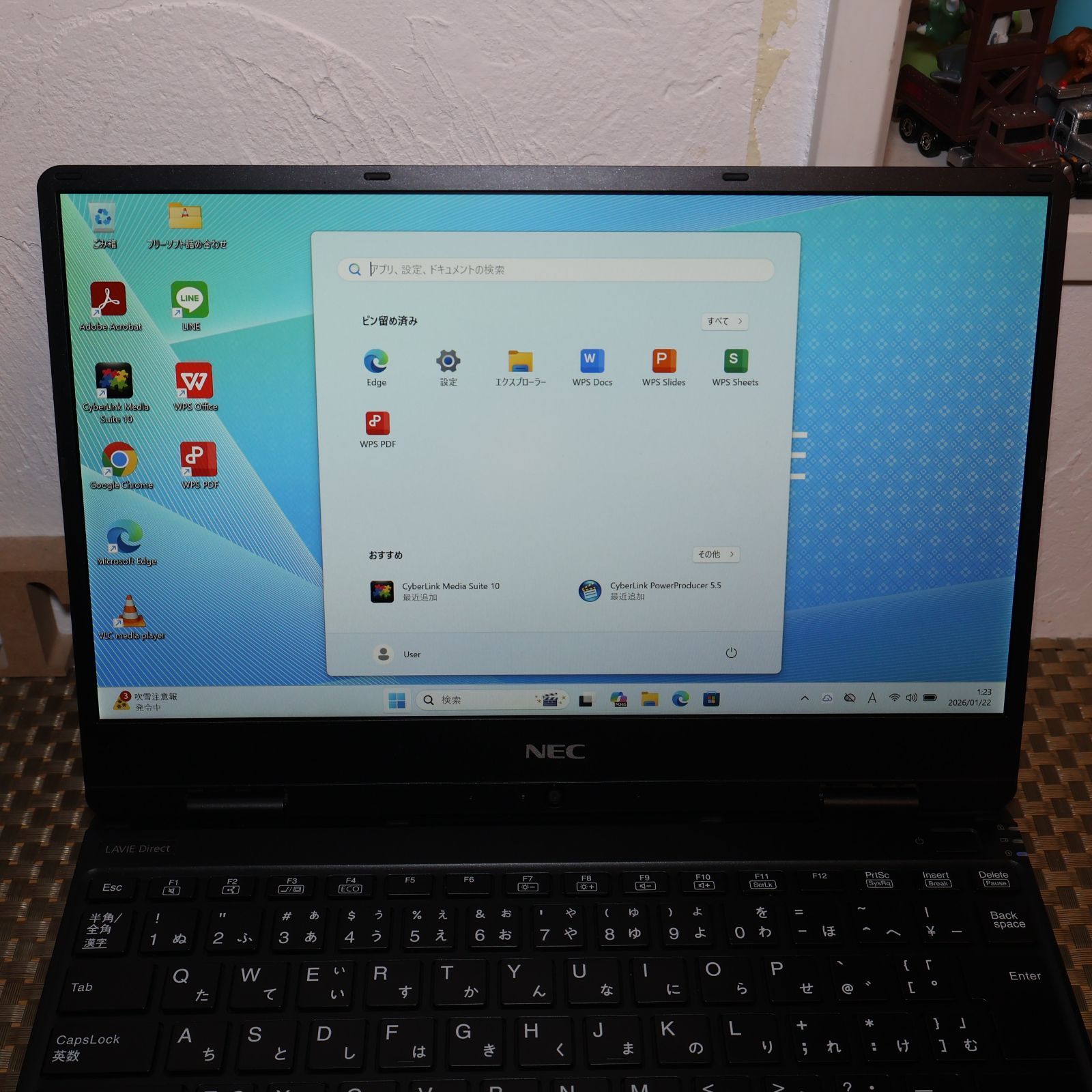 美品！Win11人気の黒8世代Corei5/SSD/メ8G/無線/カメラ/FHD - メルカリ