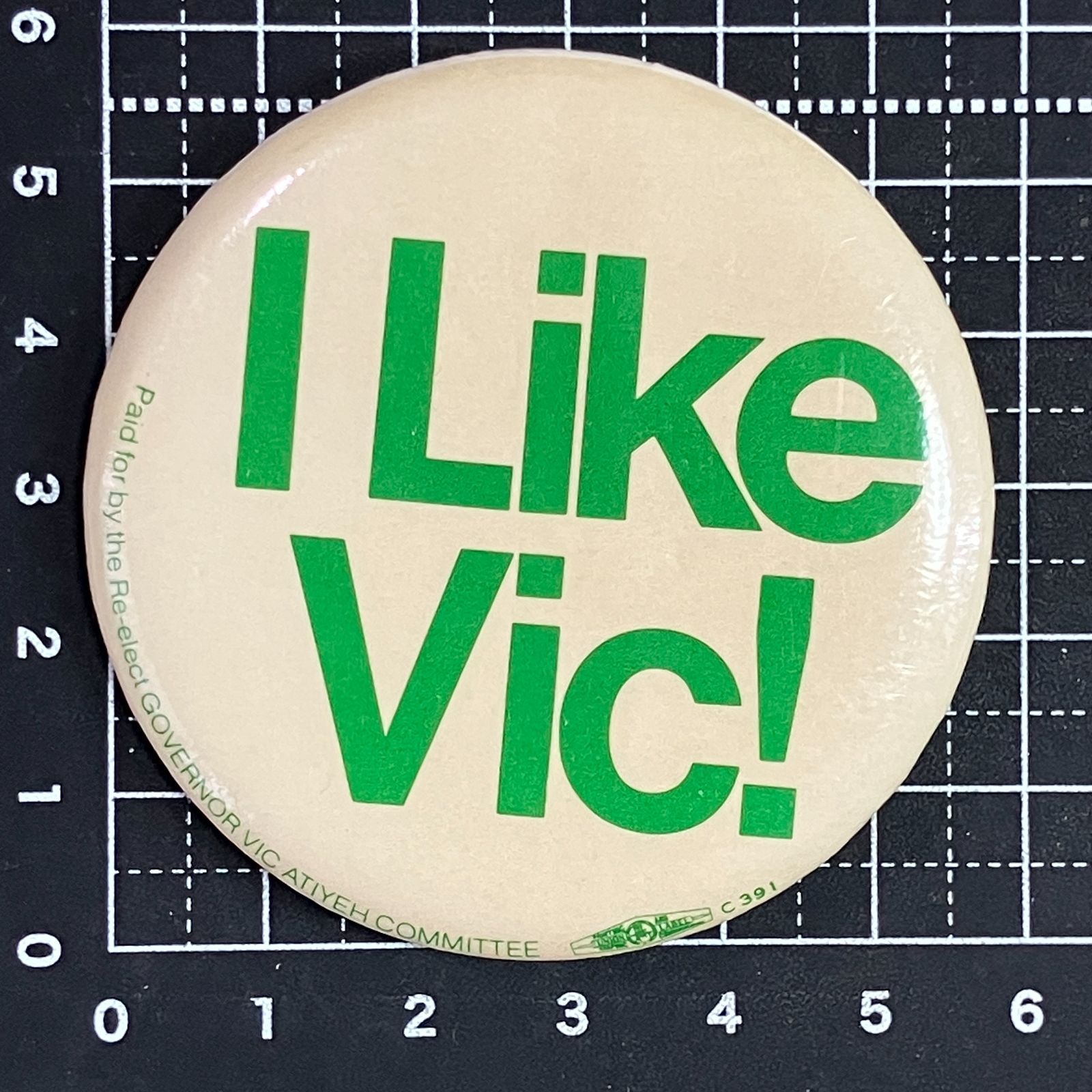 缶バッジ アメリカ 輸入 ビンテージ 『 アイライクヴィック I LIKE VIC