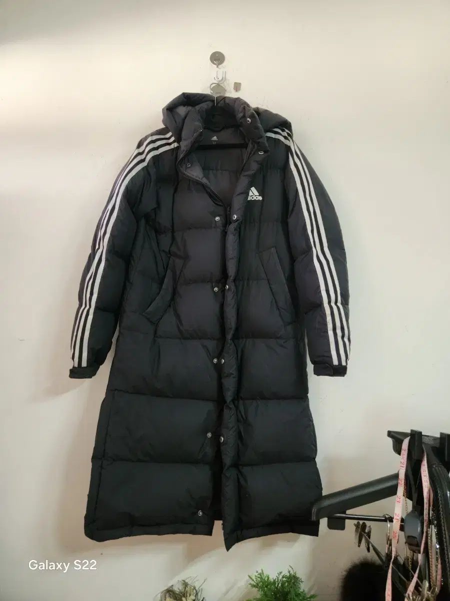 アディダス 3本線 ロングダウンジャケット ブラック - メルカリ