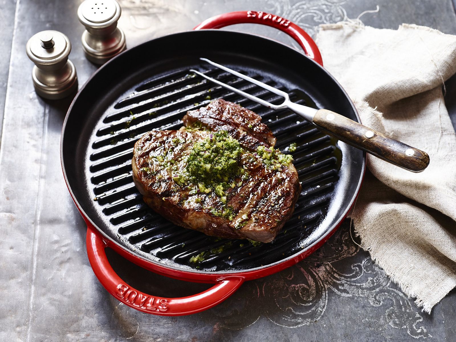 staub ストウブ ピュアグリル ラウンド チェリー 22 cm グリルパン 両手 鋳物 ホーロー IH対応 日本 品 Grill - Frying Pan 40511-524