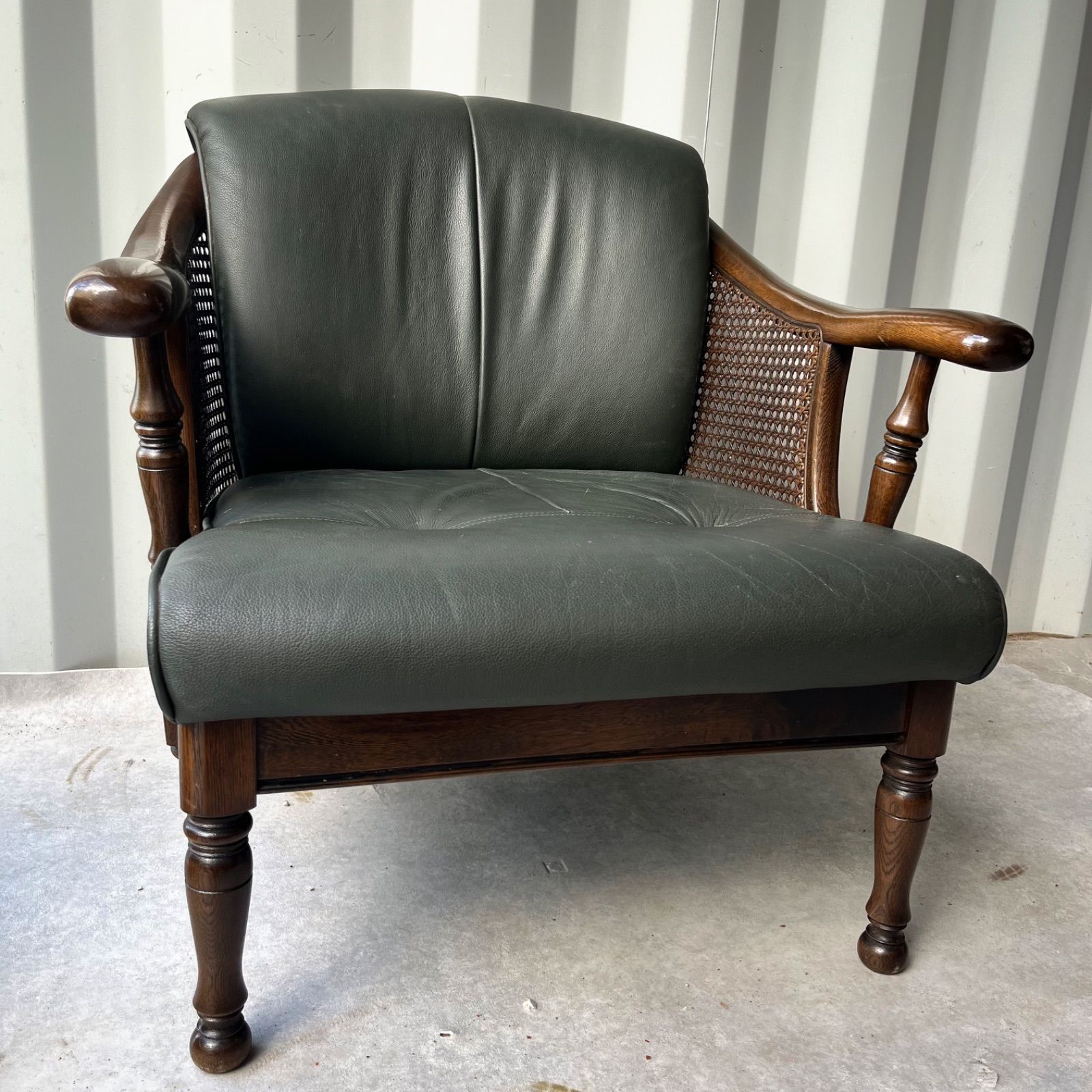 取付無料！カリモク グランドコロニアル 本革ダークグリーン アームチェア 取付無料！カリモク グランドコロニアル 本革ダークグリーン アーム