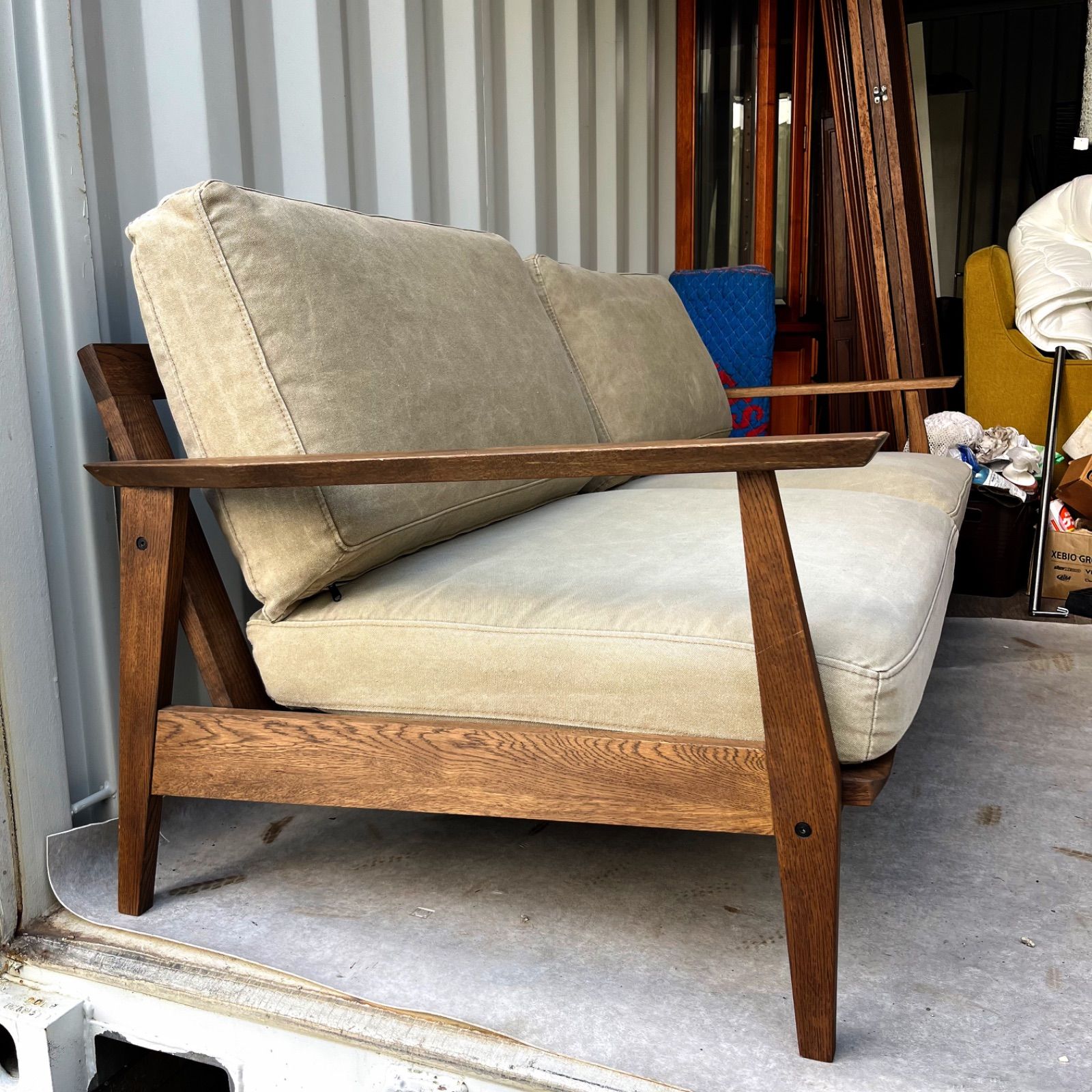 取付無料！関家具 オーカー 北欧風天然木カーキファブリック3人掛け