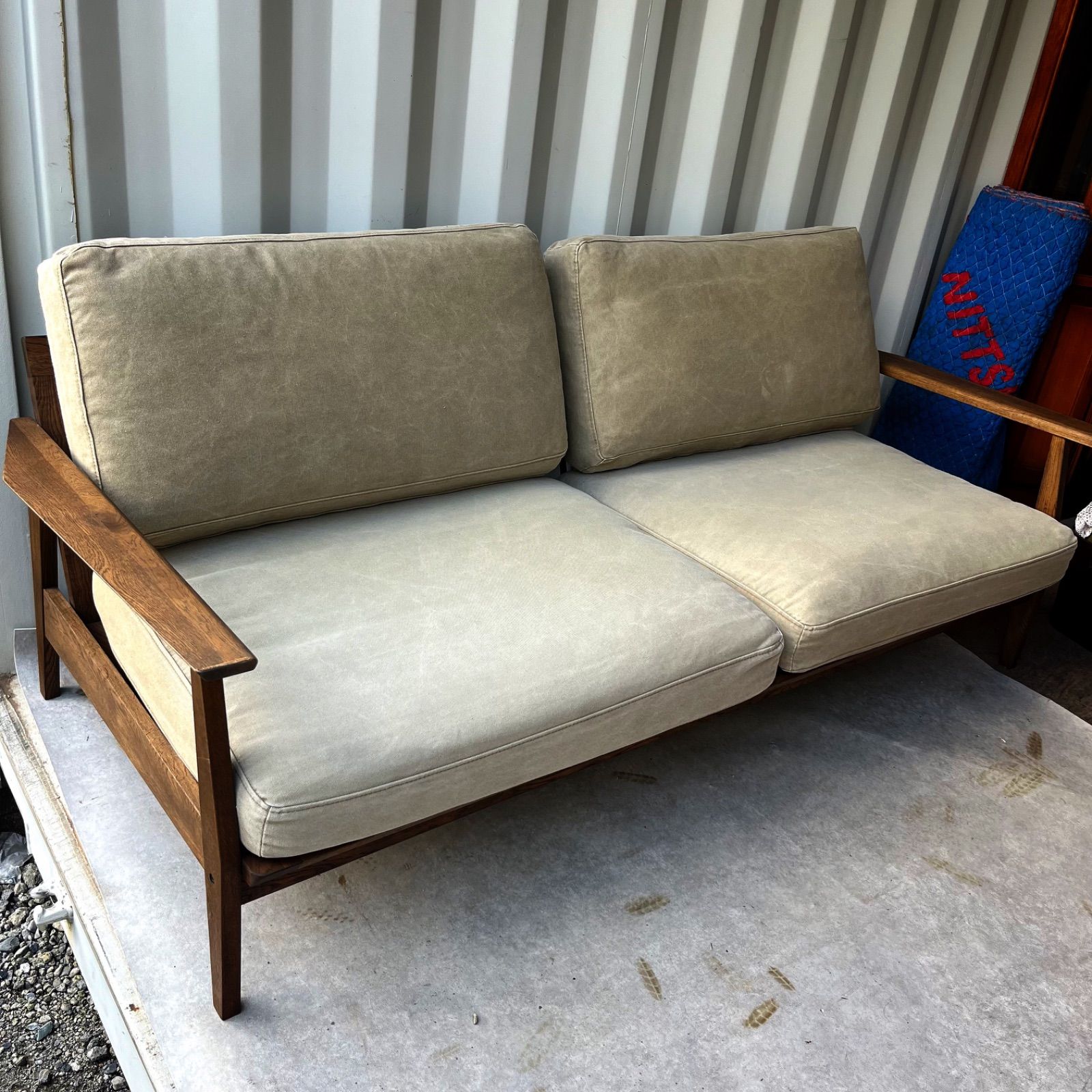 取付無料！関家具 オーカー 北欧風天然木カーキファブリック3人掛け