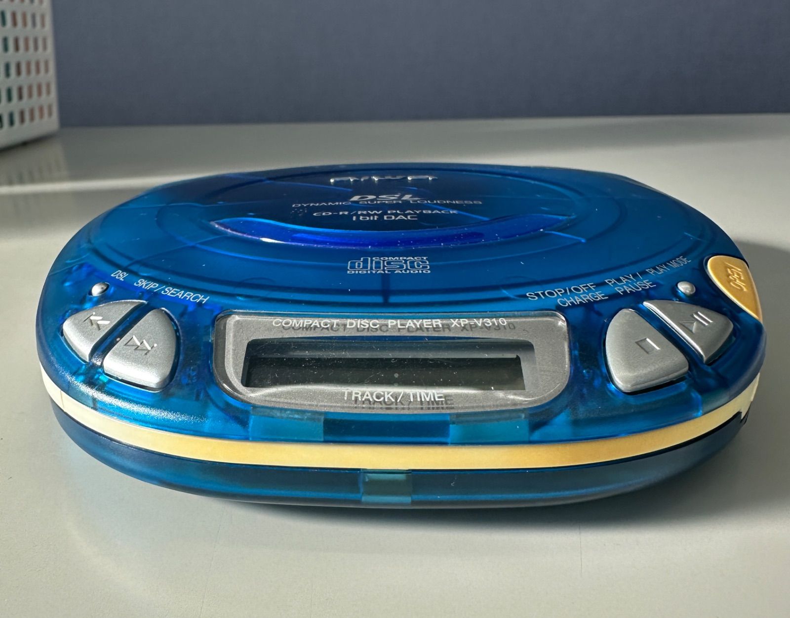 aiwaポータブルCDプレーヤーXP-V310 青 ジャンク品 - メルカリ