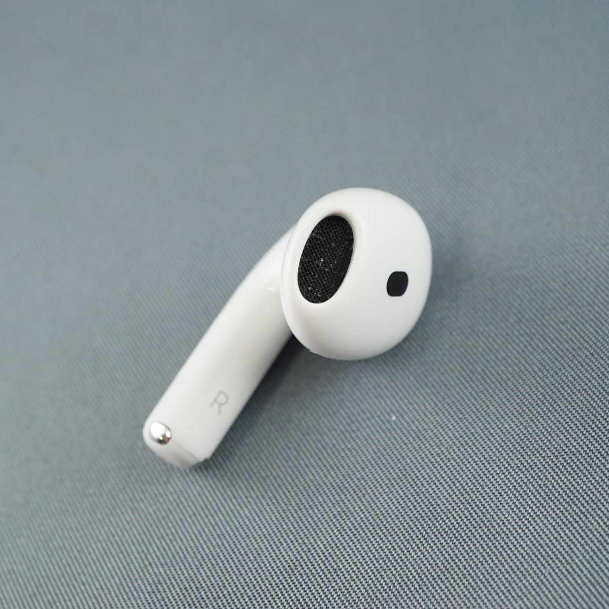 AirPods 4 右イヤホン USED品 ANC搭載 MXP93J/A 完動品 Apple AirPods 4 USED美品 ノイズキャンセリング搭載 第四世代