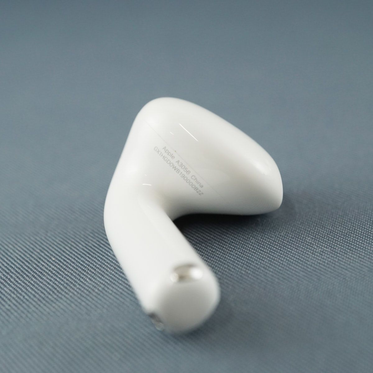 Apple AirPods 4 USED美品 ノイズキャンセリング搭載 第四世代