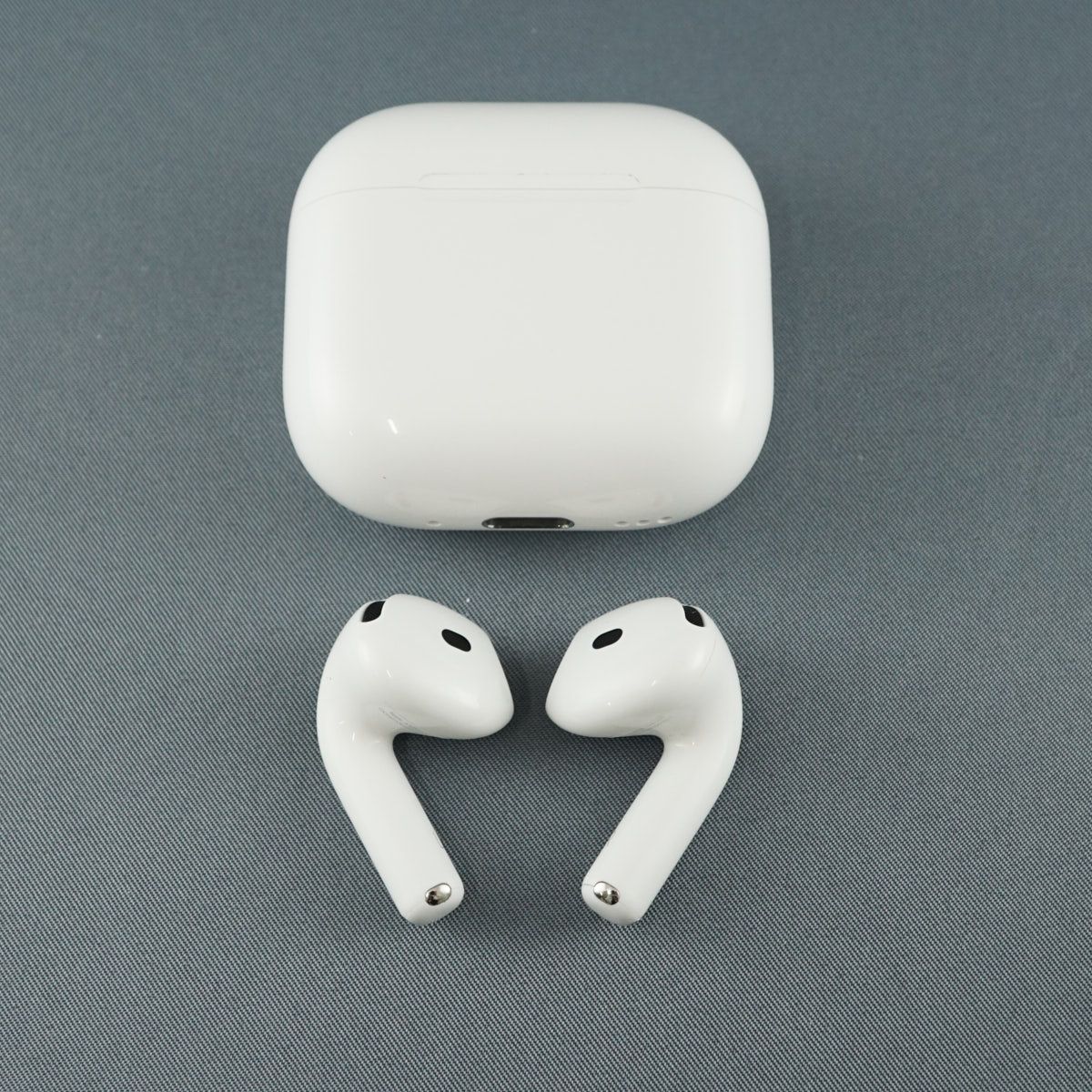 Apple AirPods 4 USED美品 ノイズキャンセリング搭載 第四世代