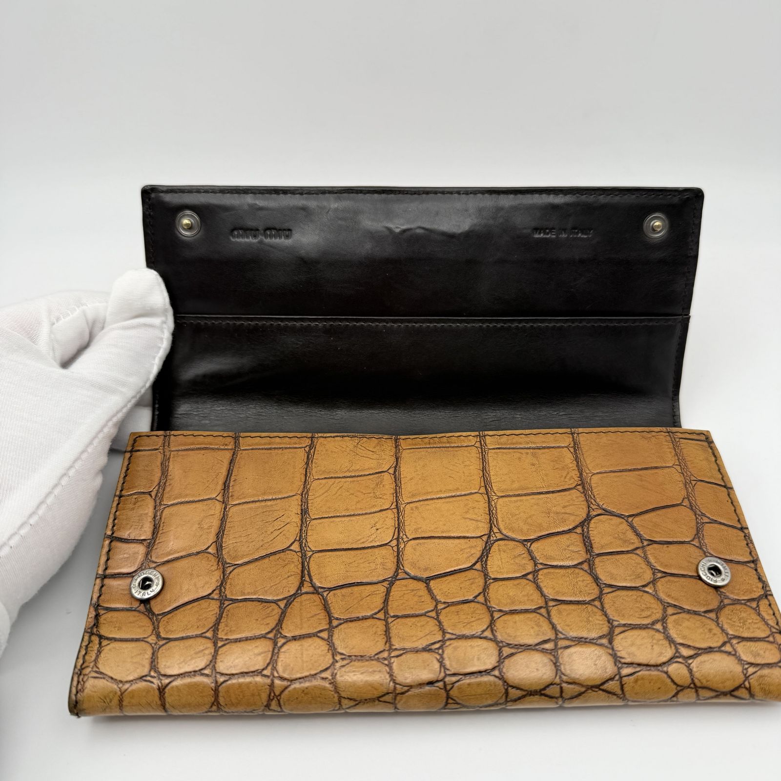 【付属品あり】miumiu ミュウミュウ クロコ 財布 ブラウン レザー 美品 MIU MIU（ミュウミュウ） クロコ型押しレザー 長財布 ブラウン - メルカリ