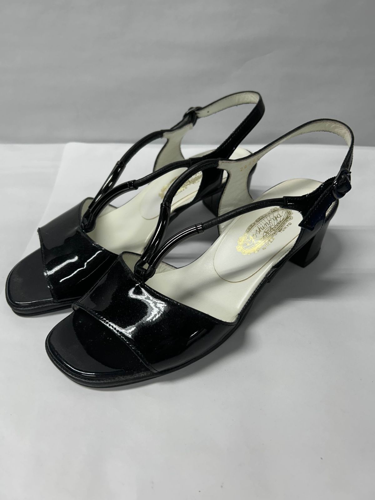 銀座ヨシノヤ サンダル 23.5 黒 エナメル ストラップ ヒール 日本製