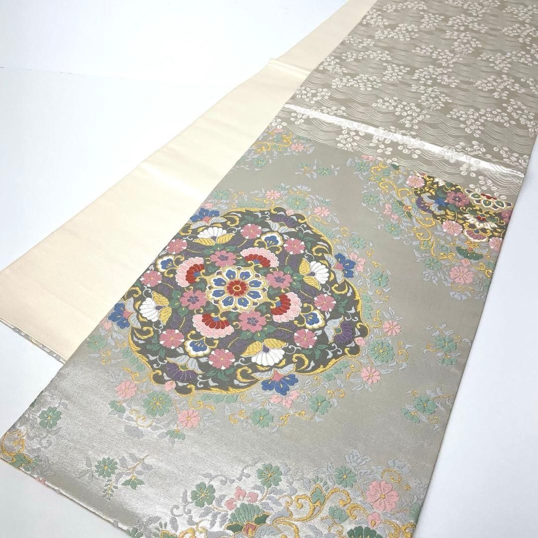 あーちゃんです❣️ 【着物と帯 時流】F241112y◇正絹 袋帯◇華紋様 着物と帯 時流】F2619◇正絹 袋帯◇プラチナ 天平更紗華紋 美品 - メルカリ